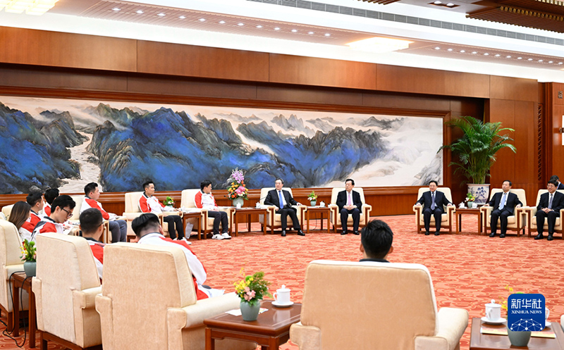 丁薛祥会见“港澳青年看祖国”各界港澳青年代表交流团